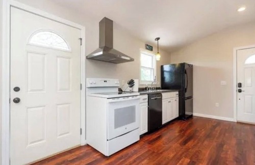 Point Judith House | New Listing! Walk to Beaches, Point Judith, AC, WiFi, Fire Pit, Outdoor Shower
