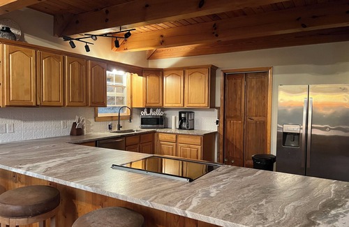 Kyle Ski Chalet | New Listing! Wander the Mtns-Off The Beaten Path Chalet- in Nantahala AC, WiFi