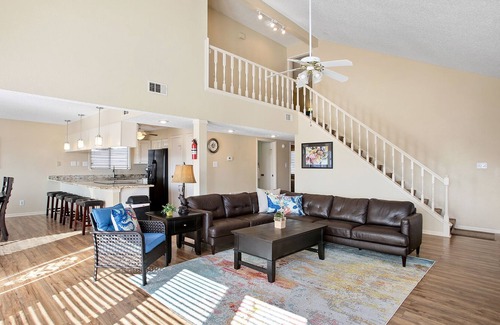 Galveston House | New Listing! Waterfront Home on Tiki Island, Only 5 Miles to Galveston-Tiki Retreat