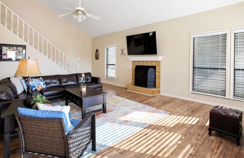 Galveston House | New Listing! Waterfront Home on Tiki Island, Only 5 Miles to Galveston-Tiki Retreat