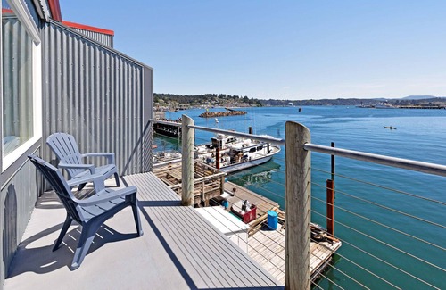 Historic Bayfront Apartment | New listing! Waterfront lodge studio w/ fireplace & balcony - on the Bayfront!