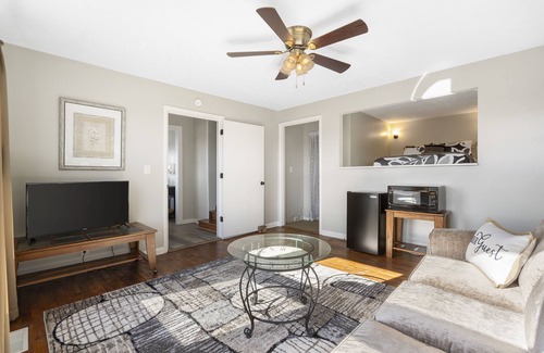 Branson Cottage | New Listing! WELCOME to your AMAZING RETREAT!n Great for couples or families!n