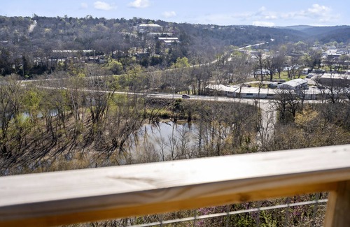 Branson Cottage | New Listing! WELCOME to your AMAZING RETREAT!n Great for couples or families!n