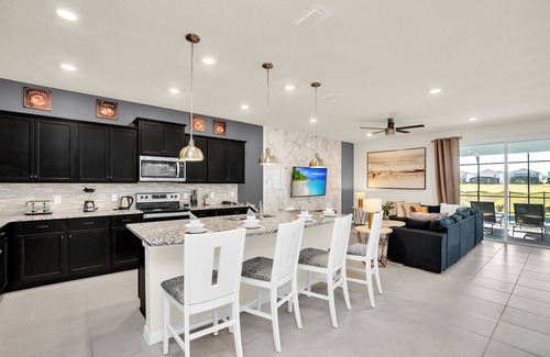 Davenport House | New Listing! Windsor Island, 10mi to Disney & 22mi to Universal - FS382048
