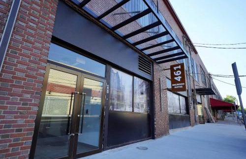 North Oakland Apartment | New Loft 3 min to Childrens Hospital Sleeps 4