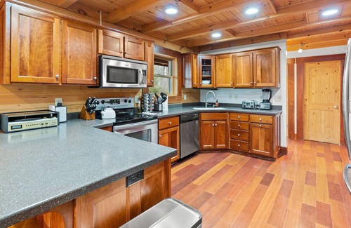Cross Keys Cabin | NEW*Log Cabin*HotTub*Massanutten
