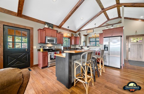 Gnaw Bone Cabin | New log cabin on 52 acres, pet-friendly!