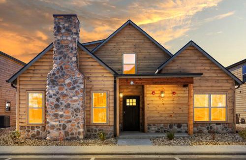 Table Rock House | New Log Cabin, Pvt Hot Tub, Free Daily Activities, Shuffleboard, Arcade