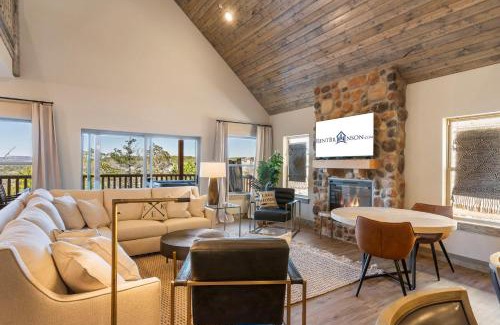Table Rock House | New Log Cabin, Pvt Hot Tub, Free Daily Activities, Shuffleboard, Arcade