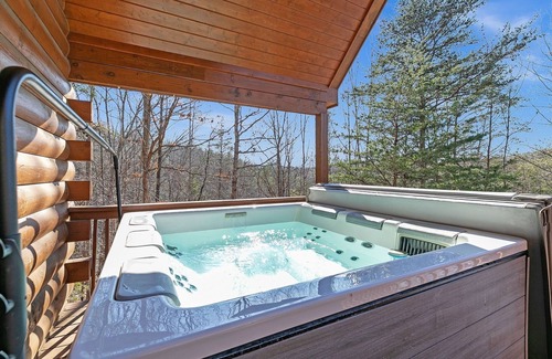 Sweetbriar Farms Cabin | NEW! Lost in Bearadise (3-Bedroom Cabin) with Pool
