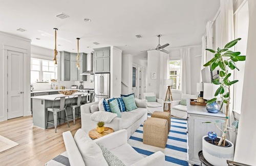 Greenway Park House | NEW! LSV, Bikes, 2 masters! STUNNING + Loaded