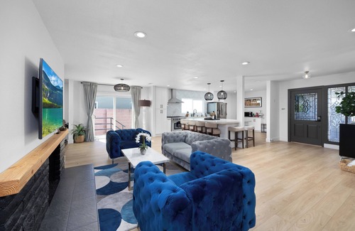 Fullerton House | NEW Lux 5BR Villa Near Disney, Knotts, LA, OC w/Hot Tub & Games