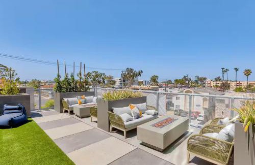 North Park Apartment | NEW LUX Modern Retreat Views Parking Workspaces