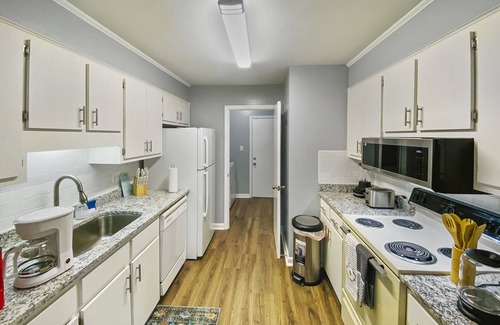 Evans House | NEW! Luxe Cottage w/Fireplace < 10 Mi to Augusta