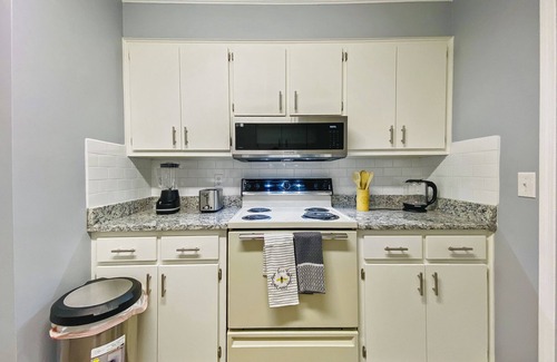 Evans House | NEW! Luxe Cottage w/Fireplace < 10 Mi to Augusta