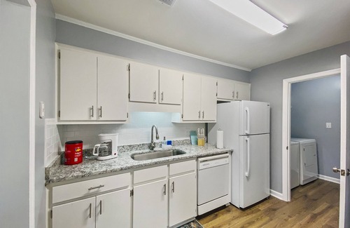 Evans House | NEW! Luxe Cottage w/Fireplace < 10 Mi to Augusta