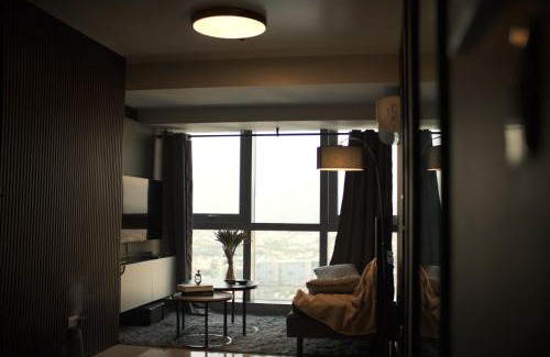 Bagumbayan Apartment | NEW Luxurious Hotel type Condominium 48th Floor
