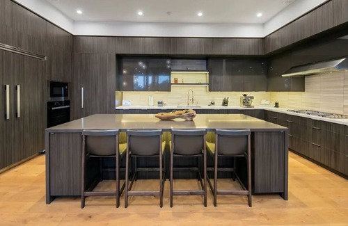 Muirlands Villa | New Luxurious Modern Oasis