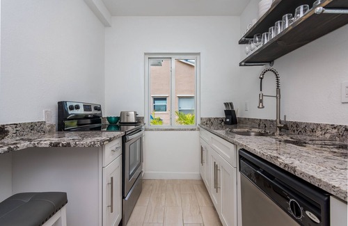 Delray Beach Villa | New Luxury 1/1 Villa with HEATED Pool-BEST LOCATION- walk to everything!