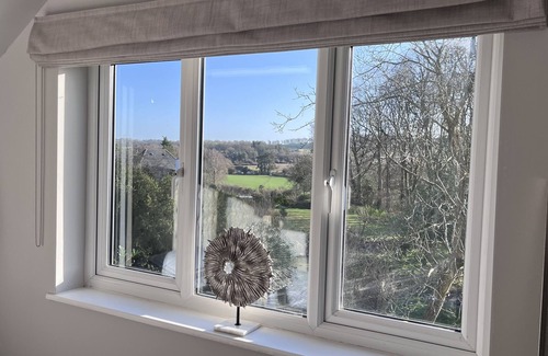 Twyford Apartment | NEW Luxury 2 bed Cottage in the Historic City Winchester with private parking