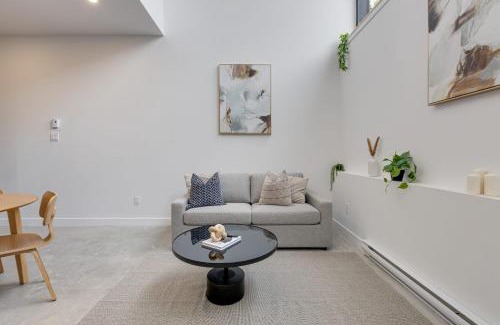Mile End Apartment | New Luxury 2BDR unit with Sofabed in Mile End - 1D
