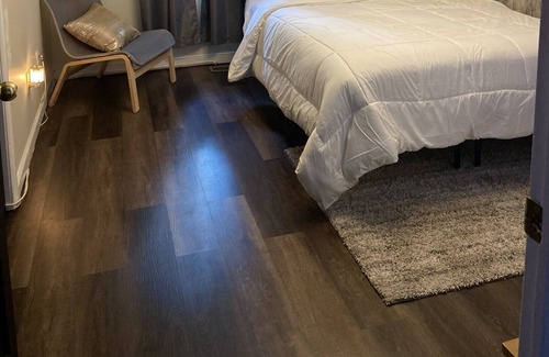 Lochearn Apartment | New!!! Luxury-2BR-Apt w/ Free Wifi, Parking & Breakfast
