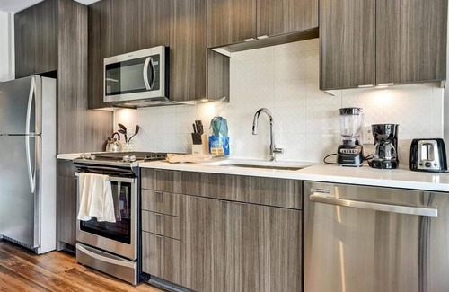 Garden Hills Apartment | New Luxury 2BR w/Sauna&Spa | 2 min from MARTA