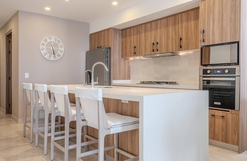 Las Glorias Condo | New Luxury 3BD Oceanfront condo at Harbor 171 3BD Condo for rent in North Hotel
