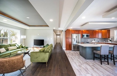 West Central Condo | New! Luxury 3BR 3BA Downtown Fort Wayne Condo with Massage Chair, WiFi&Parking