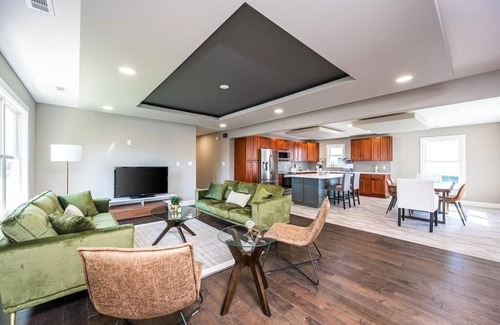 West Central Condo | New! Luxury 3BR 3BA Downtown Fort Wayne Condo with Massage Chair, WiFi&Parking