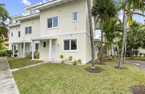 Nassau House | NEW Luxury, 4BDR, Spacious, Paradise Island, Steps from Atlantis, Pool