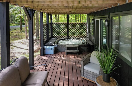 Albrightsville Ski Chalet | New! Luxury Chalet-Sauna-Hot tub-Fall Foliage-Hikes-Near Jim Thorpe-PAC Man