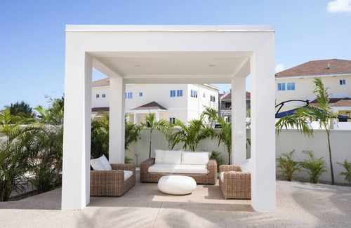 Nassau Condo | NEW Luxury Condo/Location/Pool/Beach/Baha Mar UNIT 4
