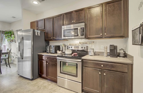Goose Creek House | *NEW* Luxury & Cozy Entire home, Near Beach & Lakes