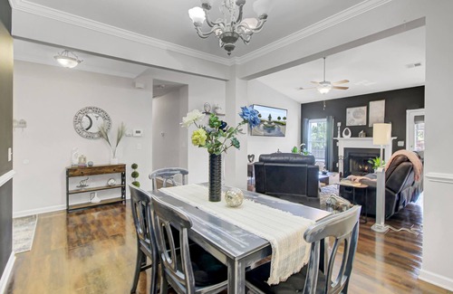 Goose Creek House | *NEW* Luxury & Cozy Entire home, Near Beach & Lakes