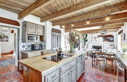 Fallbrook Villa | "NEW" Luxury Fallbrook Hacienda – 5BR, Pool, walk to Monserate Winery. Pets ok!
