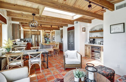 Fallbrook Villa | "NEW" Luxury Fallbrook Hacienda – 5BR, Pool, walk to Monserate Winery. Pets ok!