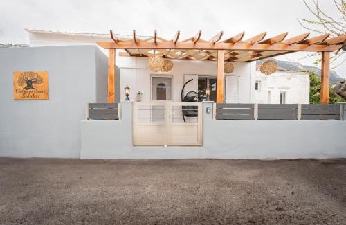 Salakos House | New - Luxury Getaway with Jacuzzi Platanos House - Salakos