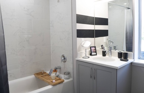 Hackensack River Waterfront Apartment | ** NEW Luxury Hidden Jersey GEM** Your HomeTwo!