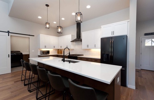 Trimble House | New Luxury Home 12 min. to Durango - AC - Hot Tub/Game Room - Mtn. Views