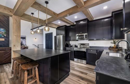 Kimberling City House | NEW! Luxury Lakefront Villa with Tons of FREE Amenities!