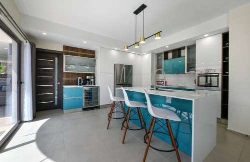 Gold Coast House | New Luxury/Modern 3BD/3.5BATH with *PRIVATE POOL*