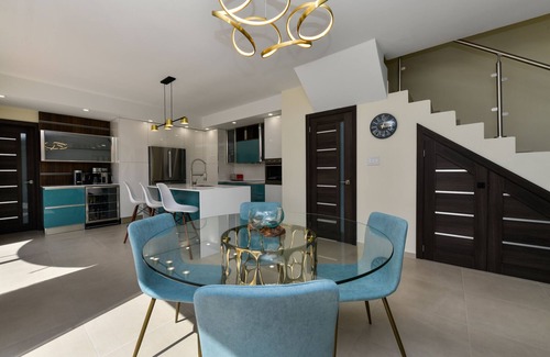 Gold Coast House | New Luxury/Modern 3BD/3.5BATH with *PRIVATE POOL*