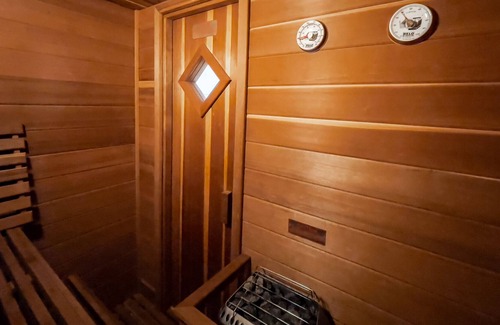 Jim Thorpe Ski Chalet | *NEW* Luxury modern chalet on 10 Acres in the Pocono mountains