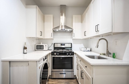East Flushing Apartment | NEW! Luxury Modern w/Access to an Outdoor Kitchen Patio & Rooftop Terrace