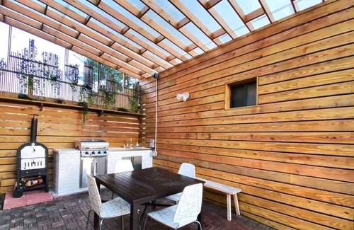 East Flushing Apartment | NEW! Luxury Modern w/Access to an Outdoor Kitchen Patio & Rooftop Terrace