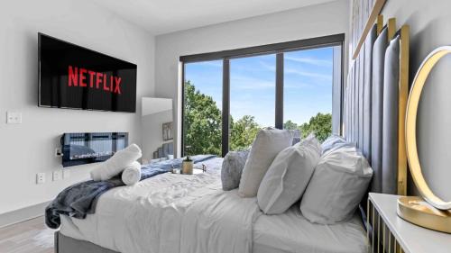 Home Park Apartment | NEW Luxury Penthouse with AmazingViews King Bed