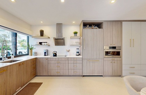 North Corals Apartment | New-Luxury, Private, Modern w/Patio 1 Mi to Beach