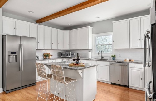 Luray House | New! Luxury Retreat – Pool, Hot Tub & Fire Pit