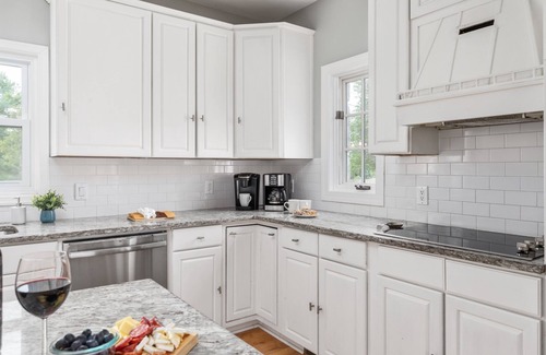 Luray House | New! Luxury Retreat – Pool, Hot Tub & Fire Pit